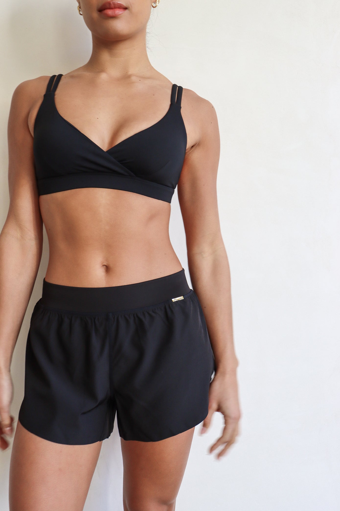 Evie Bralet - Black