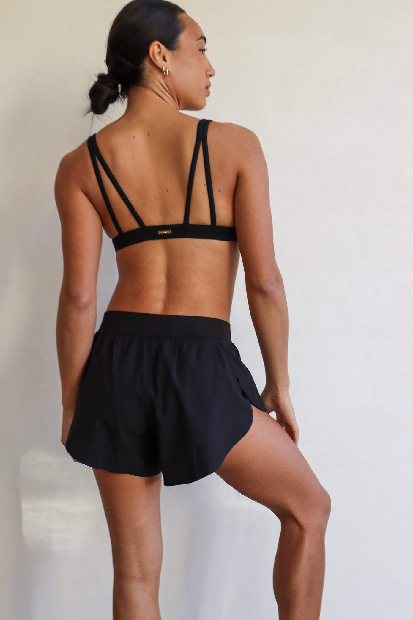 Evie Bralet - Black