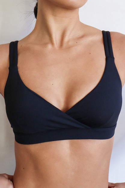 Evie Bralet - Black